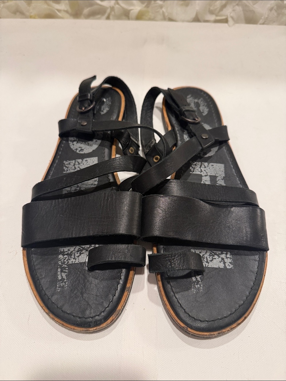 Sorel Black Strappy Leather Toe-Loop Sandals
